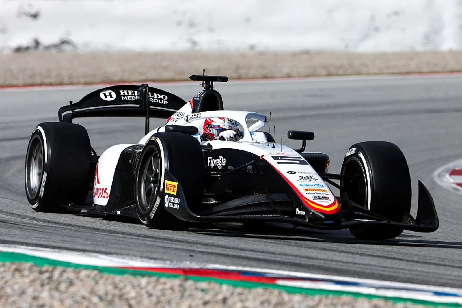 F2: Noel León leads first day of testing in Barcelona; Câmara in the top 10