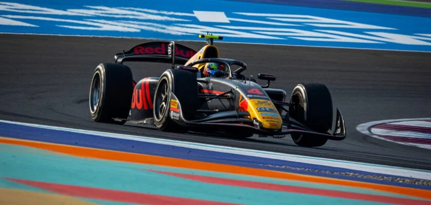 F2: Lindblad holds off Durksen and wins Sprint in Abu Dhabi