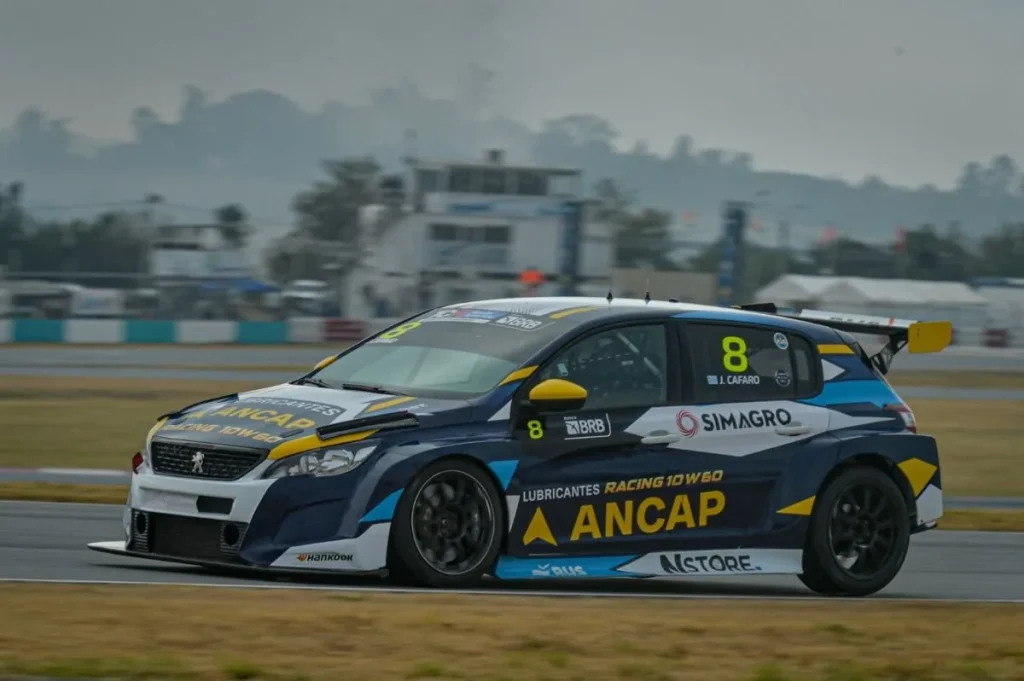 Leonel Pernía is TCR Brasil 2026 champion; Cafaro wins at Velocitta