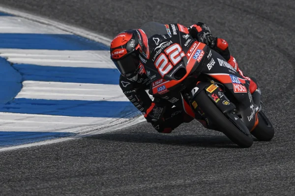 Moto3: Almansa debuts on a high and leads Friday in Buriram