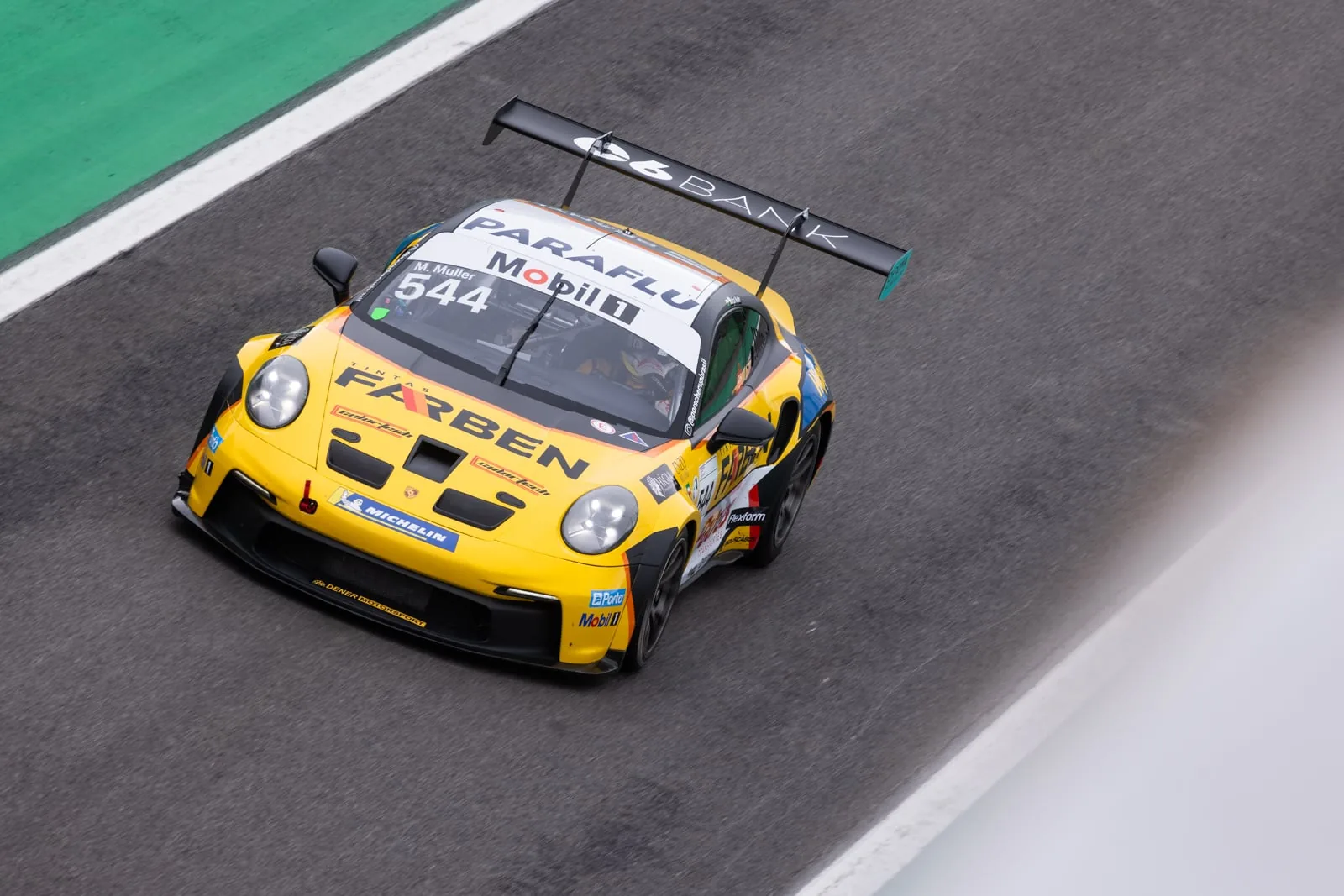Porsche Cup: Müller makes good use of pole and wins race 1 at Velocitta