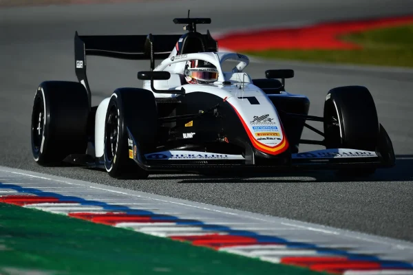 F3: Nael finishes tests on top and Brazilians stand out