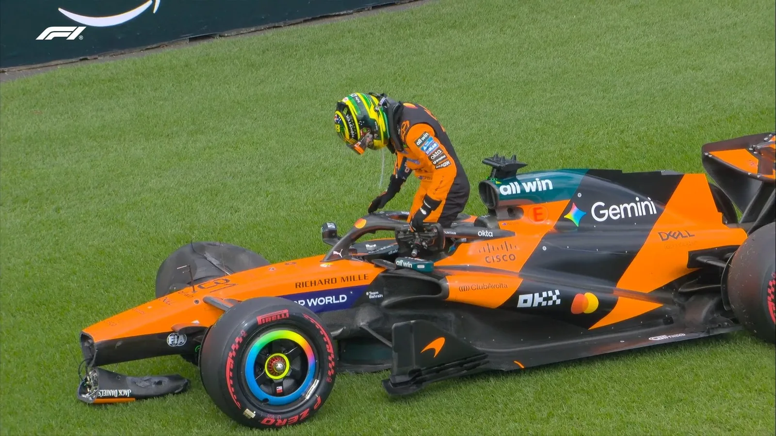 F1: Piastri crashes on the way to the grid and is out of the Australian GP