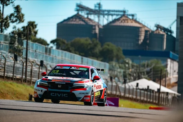 TCR: Nelson Piquet Jr. secures pole position in Cascavel