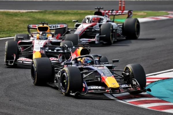F1: Button rules out sabbatical year for Verstappen: "Either he's racing or he's not"