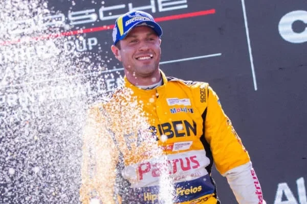 Muller extends Porsche Carrera Cup lead at Velocitta