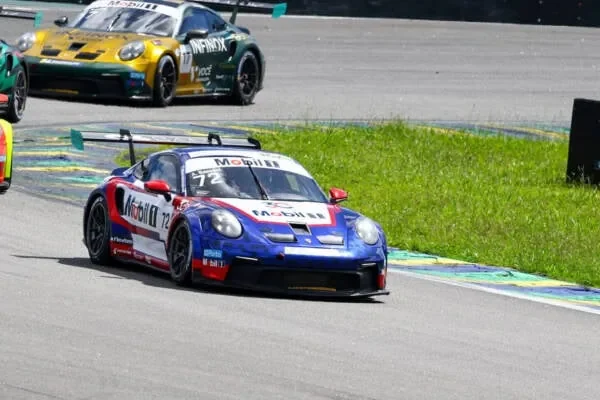 Bassani advances seven positions and finishes in the top 10 in the Porsche Cup at Interlagos