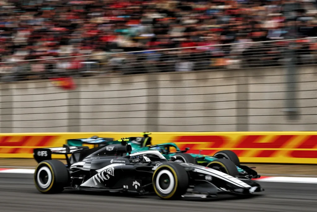 Valtteri Bottas (FIN) Cadillac Formula 1 Team MAC-26 and Fernando Alonso (ESP) Aston Martin F1 Team AMR26 battle for position.