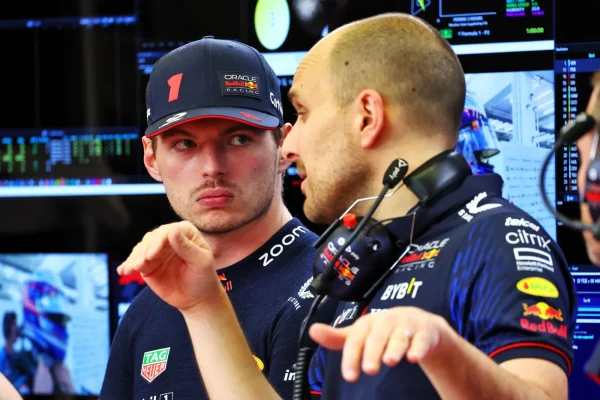 F1: Verstappen and his engineer were frustrated in Melbourne