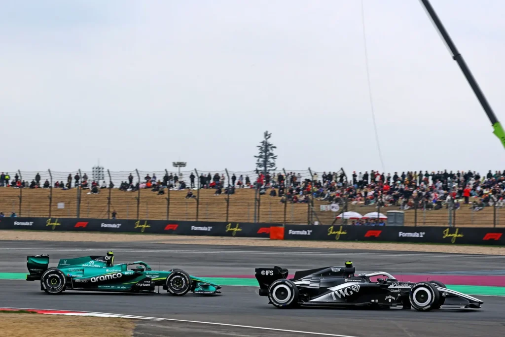 Valtteri Bottas (FIN) Cadillac Formula 1 Team MAC-26 and Fernando Alonso (ESP) Aston Martin F1 Team AMR26 battle for position.