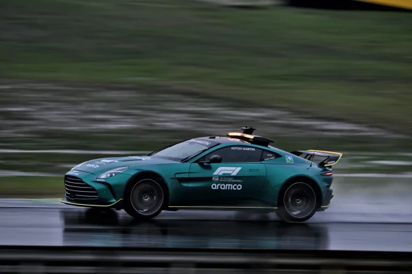 F1: Maylander is honored by the FIA upon completing 500 GPs as safety car driver