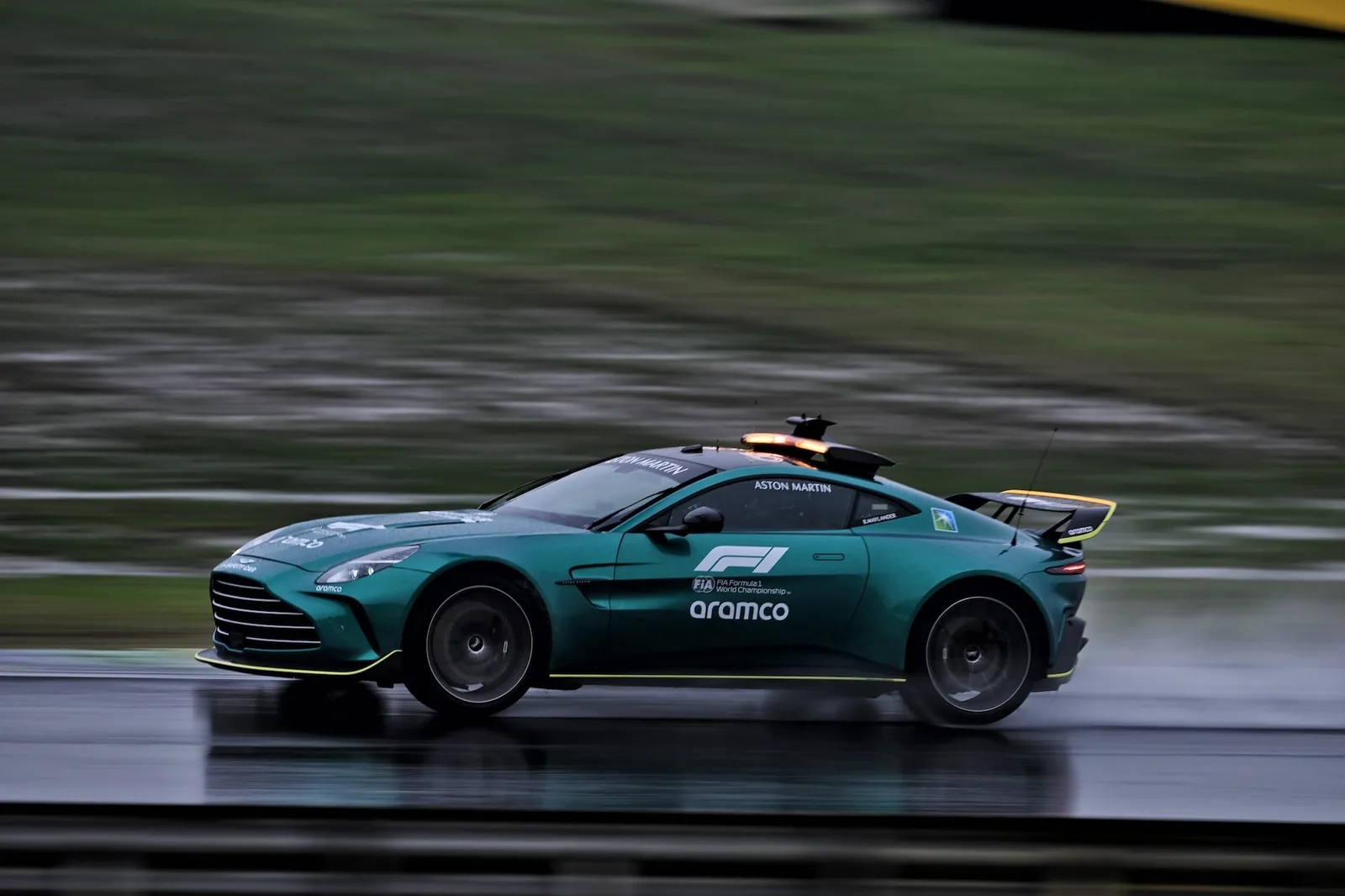F1: Maylander is honored by the FIA upon completing 500 GPs as safety car driver