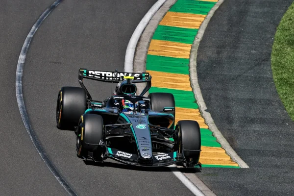 F1: Antonelli crashes in FP3 and surprises with front row in Australia