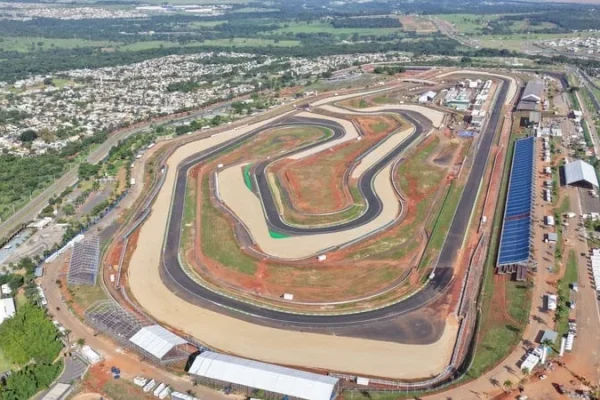 Caiado inspects final adjustments at the Goiânia autodrome for MotoGP