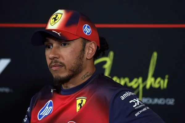 F1: Villeneuve sees Hamilton “almost unbeatable” at Ferrari in 2026