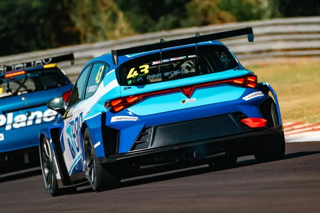 TCR: After crash at the start, Race 1 in Cascavel is postponed for safety