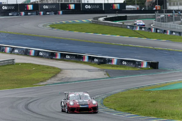 Porsche Cup: Caio Castro comes at the end and leads TL of Sprint Challenge at Velocitta