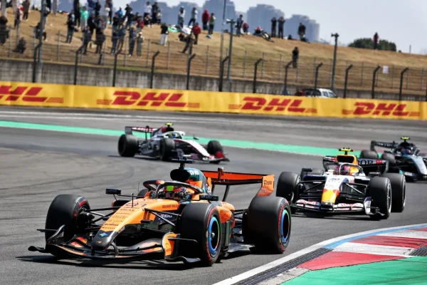 F1: McLaren explains double retirement before the start in China
