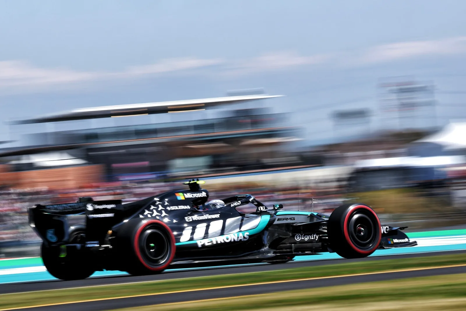 F1: Antonelli matches champions' feat after new pole
