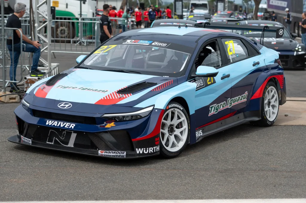 TCR: Piquet Jr. closes Friday with best time at Velocitta