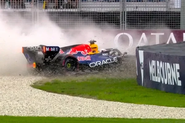 F1: Verstappen crashes in Q1 and fails to set a time in qualifying in Australia