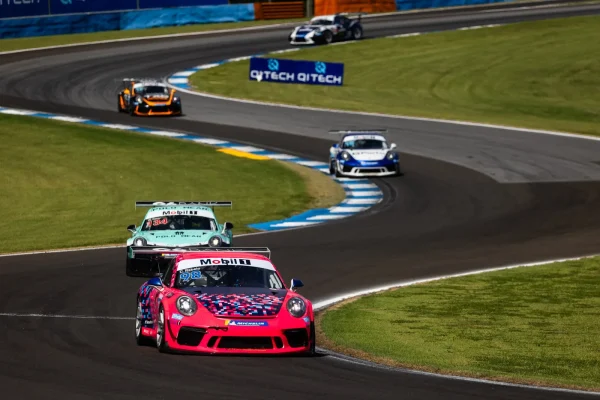 Cecília Rabelo celebrates podium at Velocitta and thanks the Porsche Cup team's work