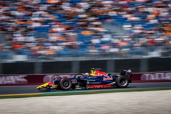 F2: Tsolov wins Feature Race in Australia. Câmara takes podium