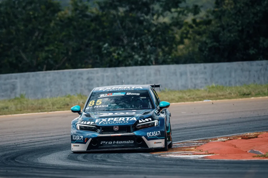 TCR: Piquet Jr. is fastest in busy FP2 in Cascavel
