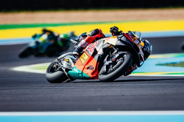 MotoGP: Acosta reacts and KTM scores points at Brazilian GP