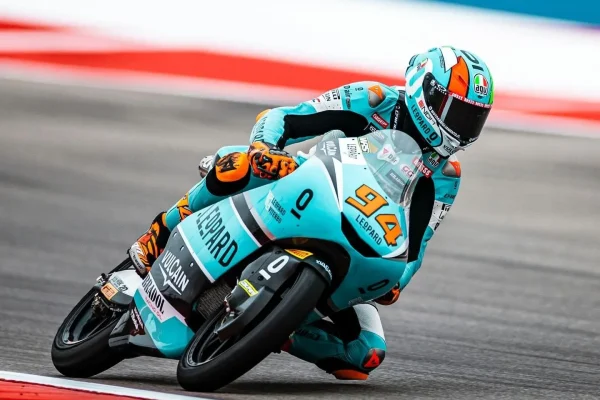 Pini takes advantage of rivals' mistake and wins Moto3 United States GP