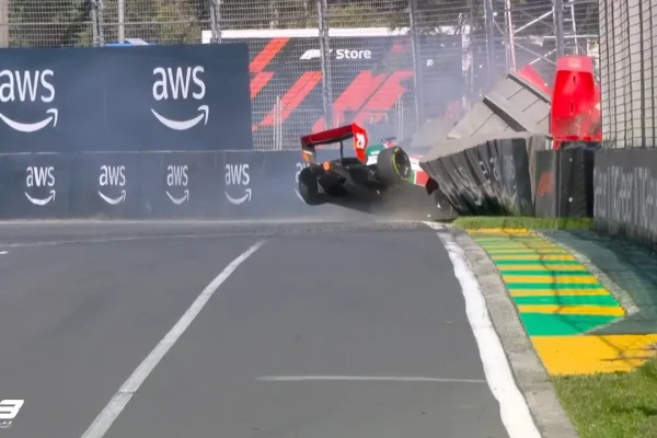 Accident between Wharton and Sharp ends F3 Sprint in Australia. Del Pino wins