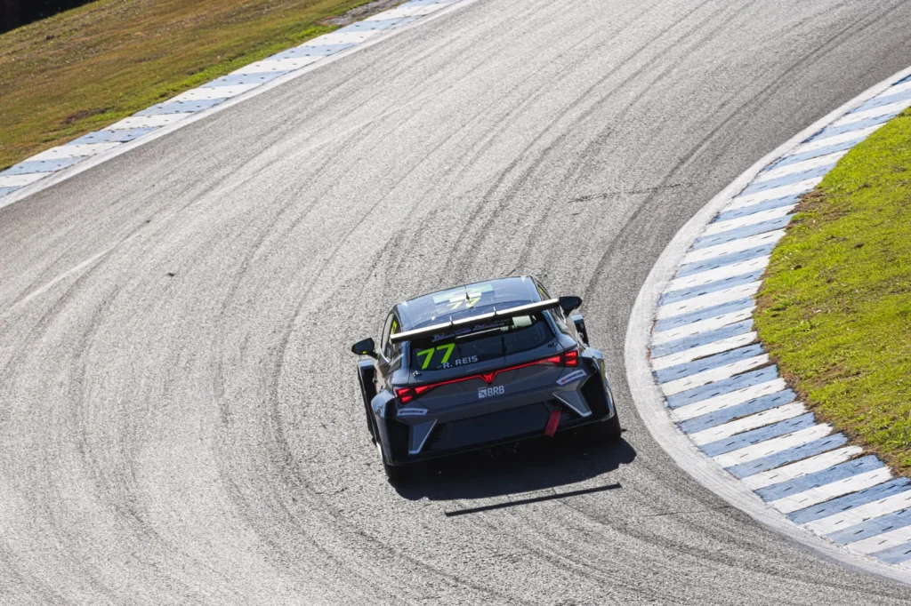 Raphael Reis takes second place in race 2 of the Cascavel stage of TCR Brazil