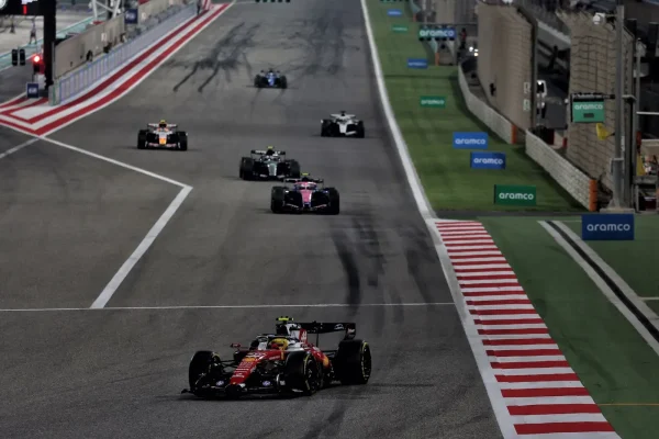 F1: British press praises "completely new" Hamilton after Australia