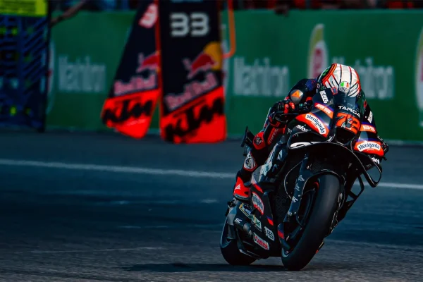MotoGP: Bezzecchi dominates and wins Thailand GP. Moreira scores points on debut.