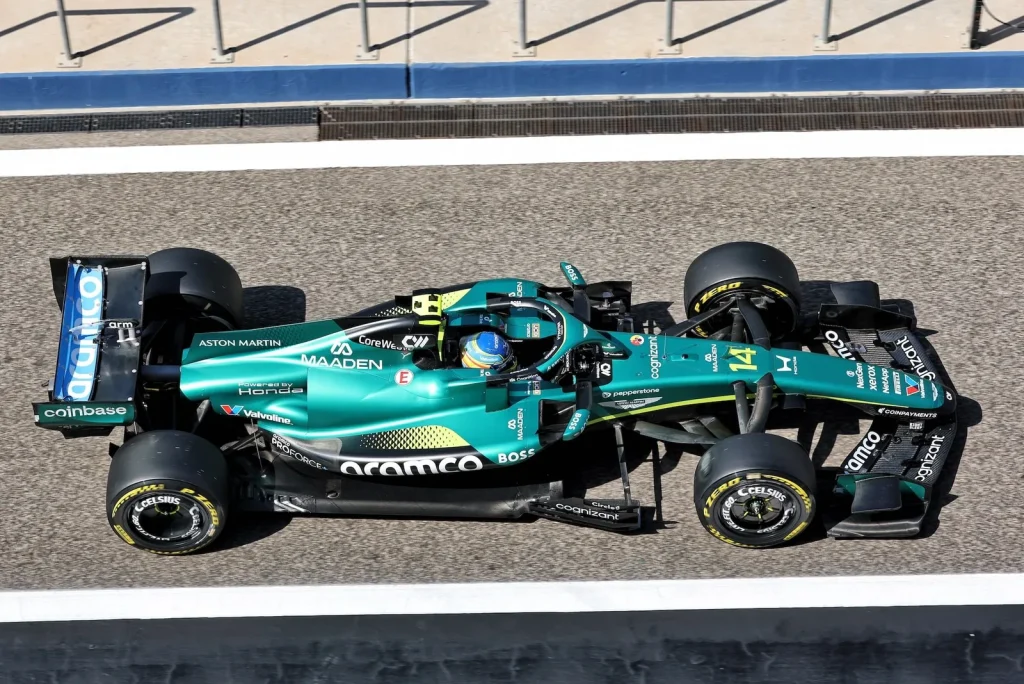 Fernando Alonso (ESP) Aston Martin F1 Team AMR26.