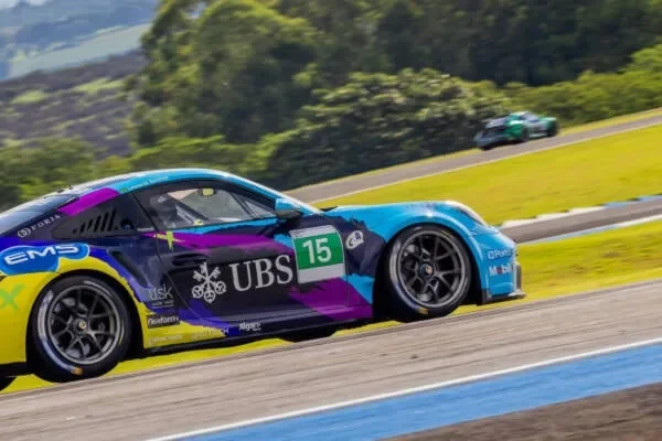 Leo Sanchez opens the Velocitta stage with top5 in his category in the Porsche Cup