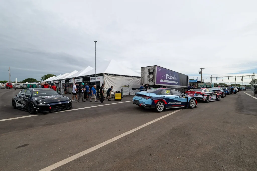 TCR: Piquet Jr. lidera TL2 com top-10 dentro do mesmo segundo em Curvelo