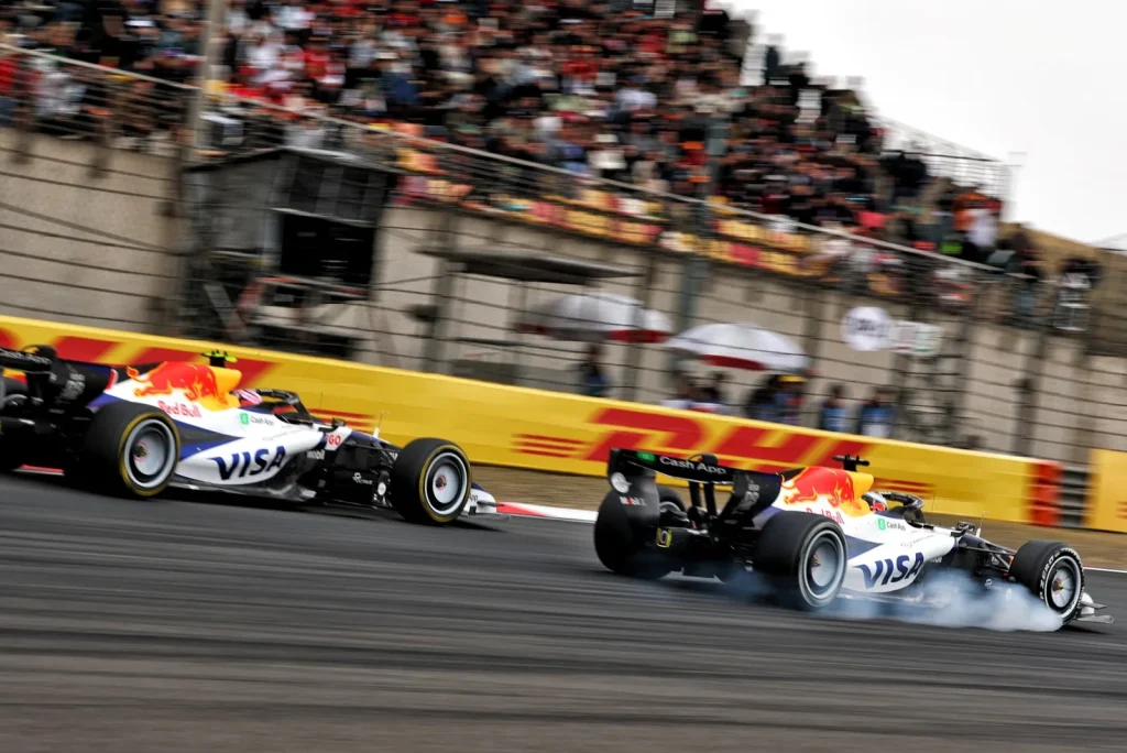 Arvid Lindblad (GBR) Racing Bulls Formula One Team VCARB 03 and Liam Lawson (NZL) Racing Bulls Formula One Team VCARB 03 battle for position.