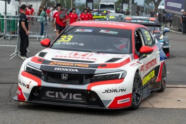 TCR: Piquet Jr. leads TL2 with top-10 within the same second in Curvelo