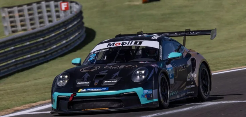 Morestoni advances eight positions in race 1 of the Porsche Cup at Velocitta and aims for the podium on Sunday