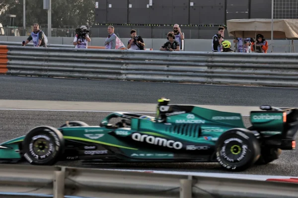 F1: Alonso minimizes impact of vibrations and sends a message after problem at Aston Martin