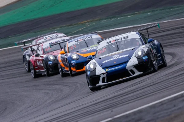 Campos passes Neumann at the end and wins race 2 of the Porsche Cup Challenge