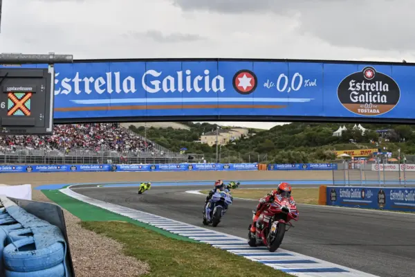 MotoGP: Márquez falls, changes bike and wins Sprint in Jerez