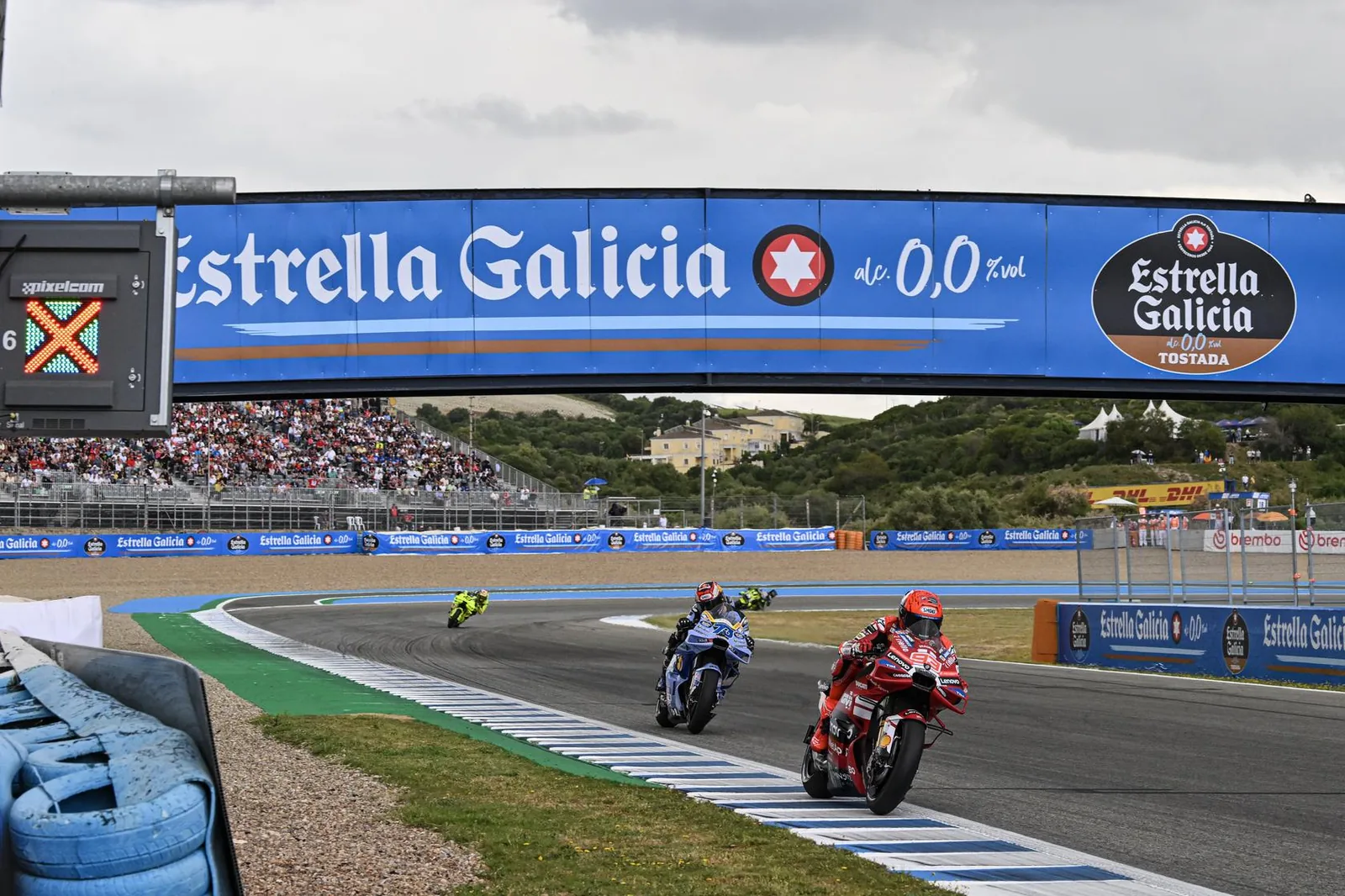 MotoGP: Márquez falls, changes bike and wins Sprint in Jerez