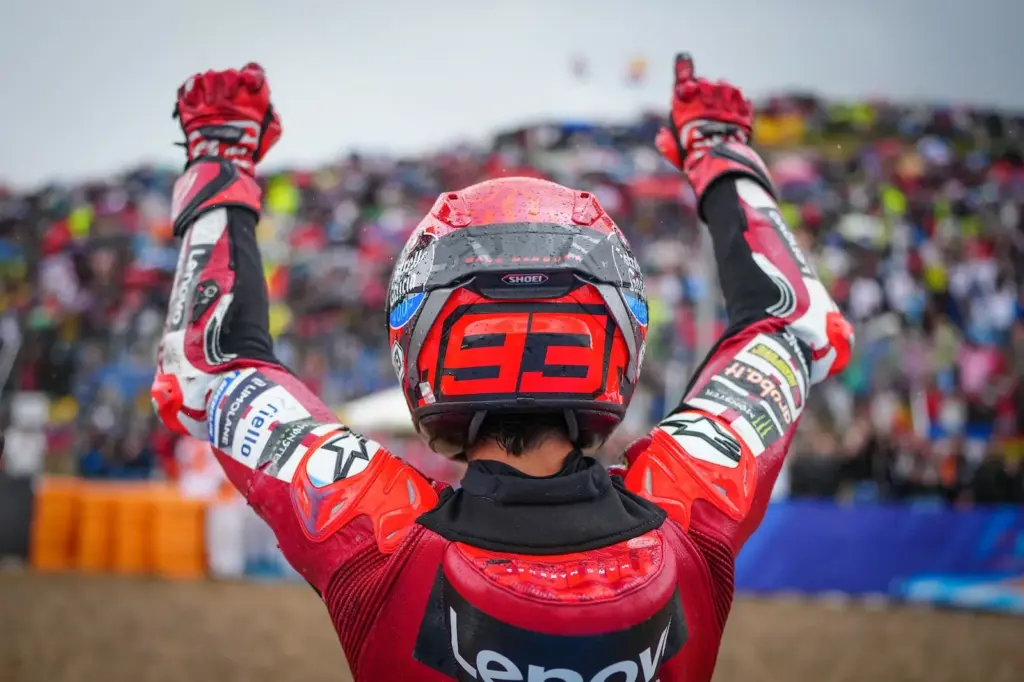 MotoGP: Márquez crashes, changes bike and wins Sprint in Jerez
