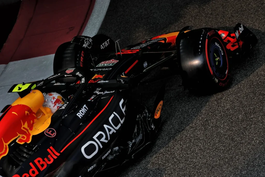 Yuki Tsunoda (JPN) Red Bull Racing RB21.
