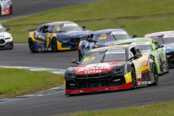 In a hectic race until the end, Casagrande comes out on top in Race 2 of NASCAR Brasil