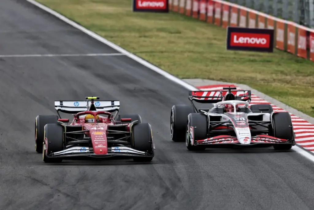 Lewis Hamilton (GBR) Ferrari SF-25 and Esteban Ocon (FRA) Haas VF-25 battle for position.