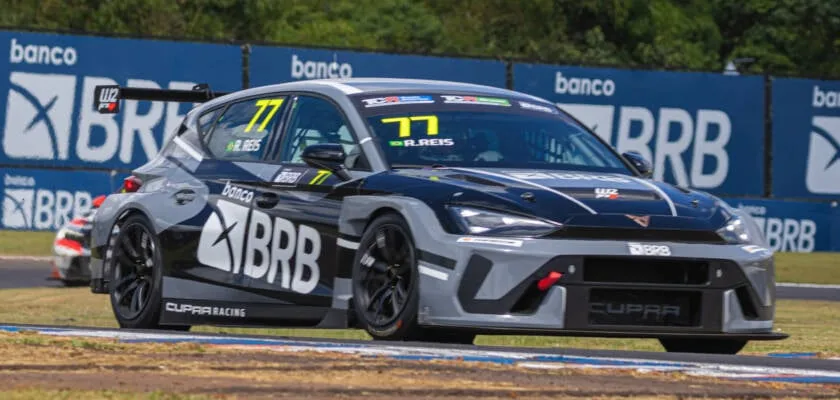 Raphael Reis hosts Felipe Fraga for the special TCR Brazil round in Interlagos