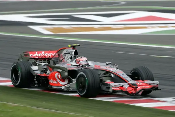 Ex-F1 recalls delicate surgery and says he lives “without limitations”